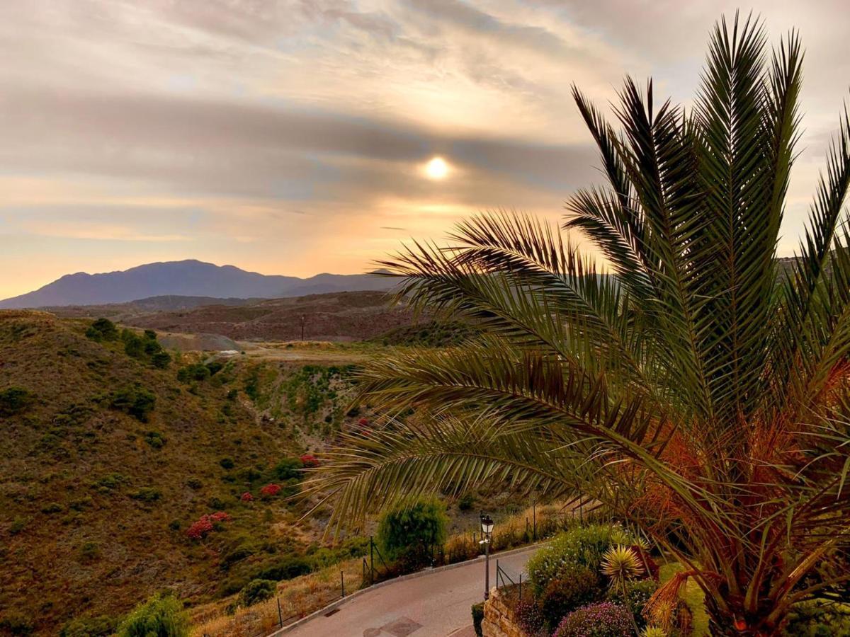 Quartiers Marbella Penthouse In Hacienda Cifuentes Benahavis Apartman Estepona Kültér fotó